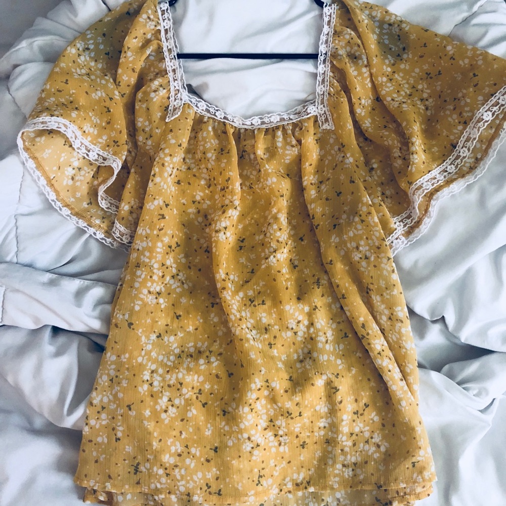 Flowery Top w/ Lace Trim